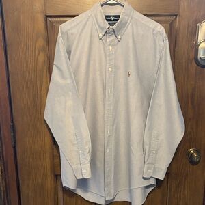 Ralph Lauren buttoned down dress shirt in very good condition.